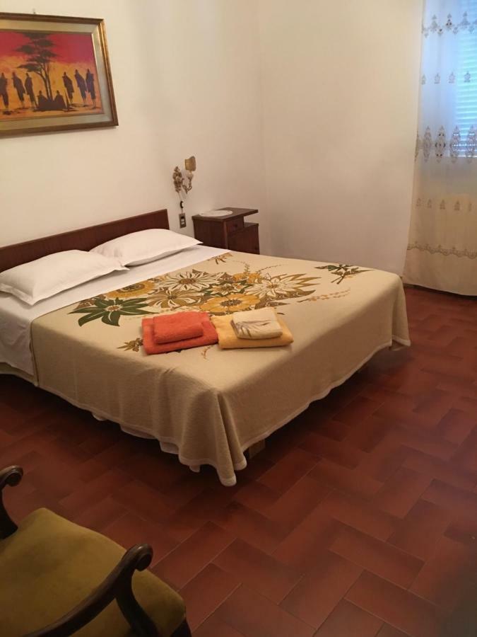 Casa Degli Zii Appartamento Letizia Luni 外观 照片